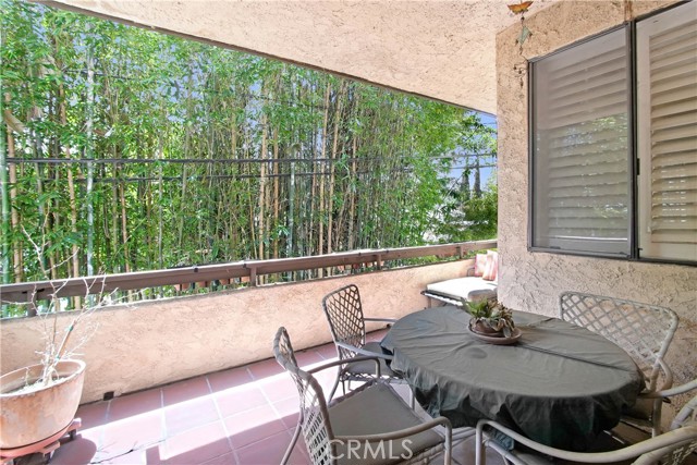 Detail Gallery Image 11 of 12 For 13214 Moorpark St #109,  Sherman Oaks,  CA 91423 - 2 Beds | 2 Baths