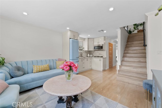 13936 Magnolia Boulevard, Sherman Oaks CA: https://media.crmls.org/medias/a637f737-0d78-471e-8d15-5a4f3b2fb1ae.jpg