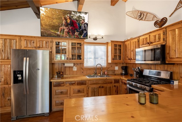 Detail Gallery Image 11 of 34 For 40067 Highland, Big Bear Lake,  CA 92315 - 2 Beds | 1 Baths