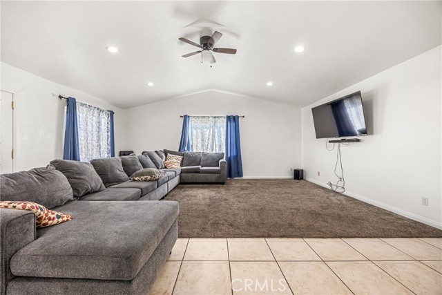 Detail Gallery Image 4 of 37 For 8541 Dove Creek, Hesperia,  CA 92344 - 4 Beds | 3 Baths