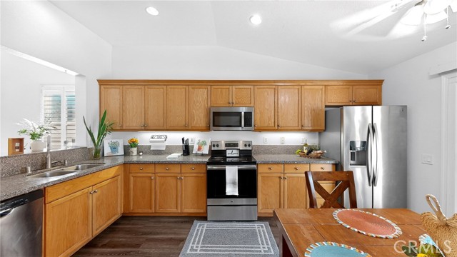 Detail Gallery Image 10 of 47 For 2368 Hearthsong Ct, Riverbank,  CA 95367 - 3 Beds | 2 Baths