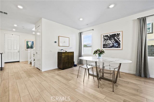 27774 Marquee Drive, Valencia CA: https://media.crmls.org/medias/a63b2414-f9e8-49ad-bd36-dd22d623fd46.jpg