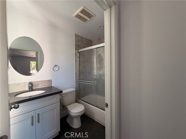 Detail Gallery Image 6 of 10 For 12500 S Wilmington a,  Compton,  CA 90222 - 4 Beds | 3 Baths