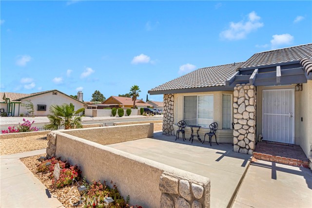 Detail Gallery Image 4 of 47 For 13471 Palm St, Hesperia,  CA 92344 - 4 Beds | 2 Baths