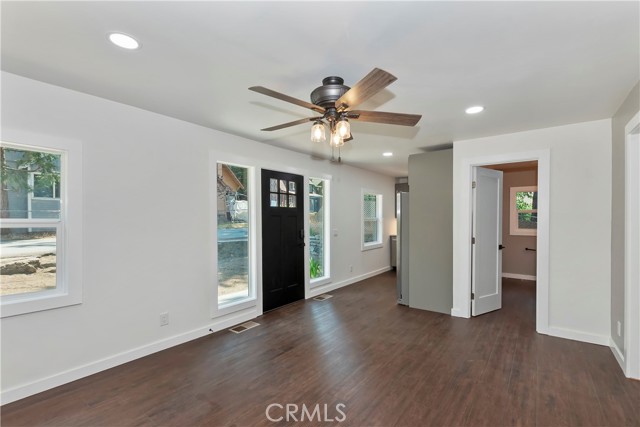Detail Gallery Image 4 of 32 For 23984 Straight Way, Crestline,  CA 92325 - 2 Beds | 1 Baths
