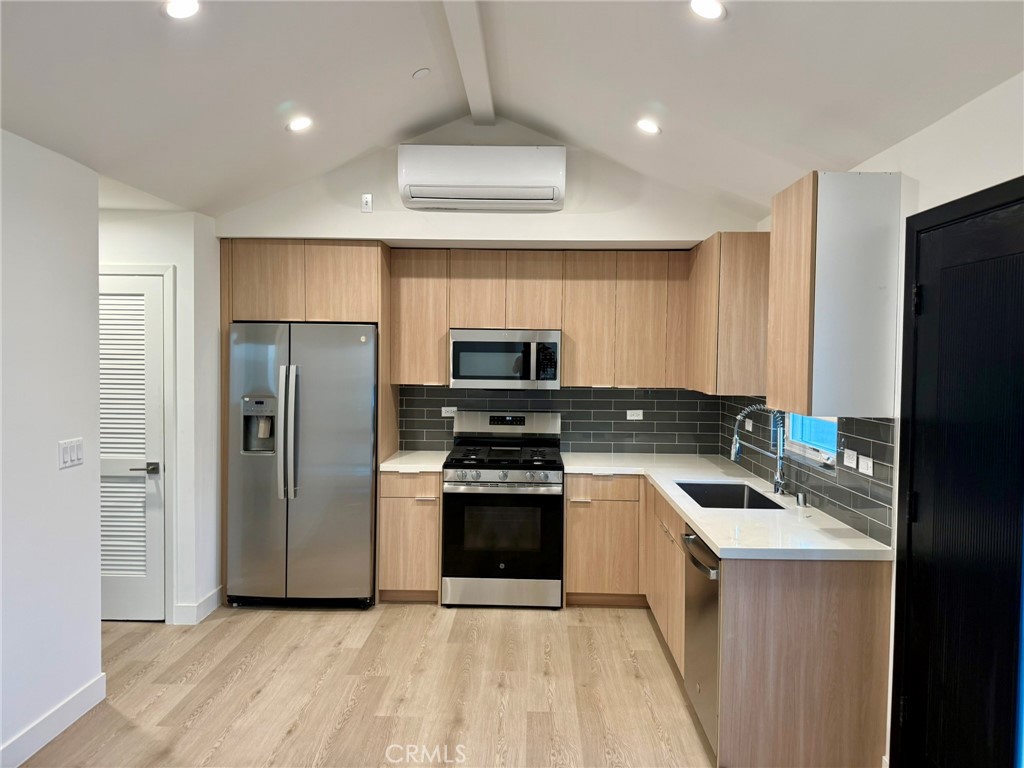 MLS #SR25276800 image #3