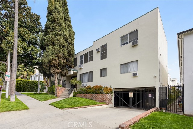 1234 N Laurel Avenue, West Hollywood CA: https://media.crmls.org/medias/a63e7c3b-e015-4458-b260-c78a5b781e2a.jpg