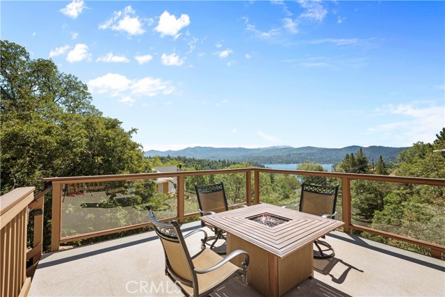 1088 Nadelhorn Drive, Lake Arrowhead CA: https://media.crmls.org/medias/a63ff5f4-b63b-4c59-9e74-739ca6e15b03.jpg