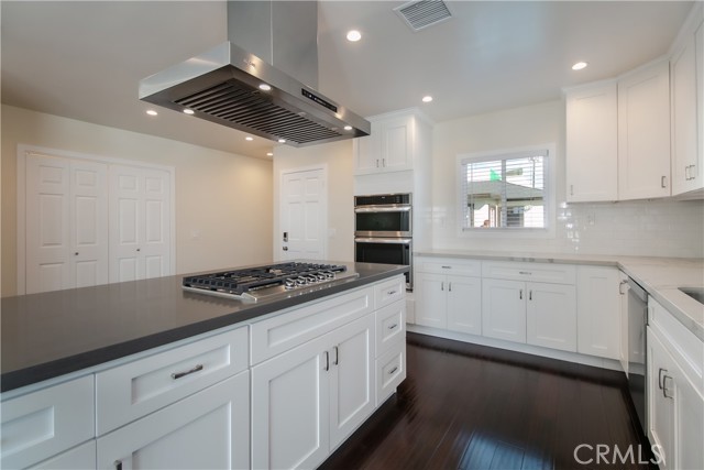 Detail Gallery Image 5 of 15 For 4401 W 58th Pl, Los Angeles,  CA 90043 - 3 Beds | 3/1 Baths