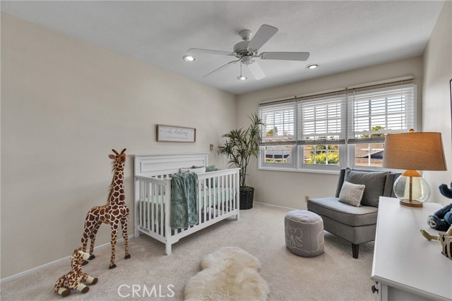 4 E Trenton, Irvine CA: https://media.crmls.org/medias/a641c2f0-bb7b-4bb5-ad3a-92a320957186.jpg