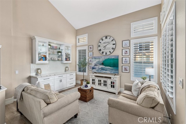 12 La Perla, Lake Forest CA: https://media.crmls.org/medias/a6426526-db04-4b71-97e8-1462872567a4.jpg
