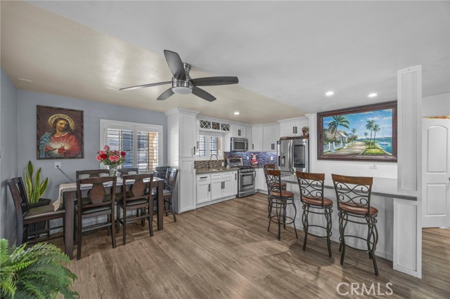 Detail Gallery Image 6 of 39 For 1709 S Townsend St, Santa Ana,  CA 92704 - 4 Beds | 2/1 Baths