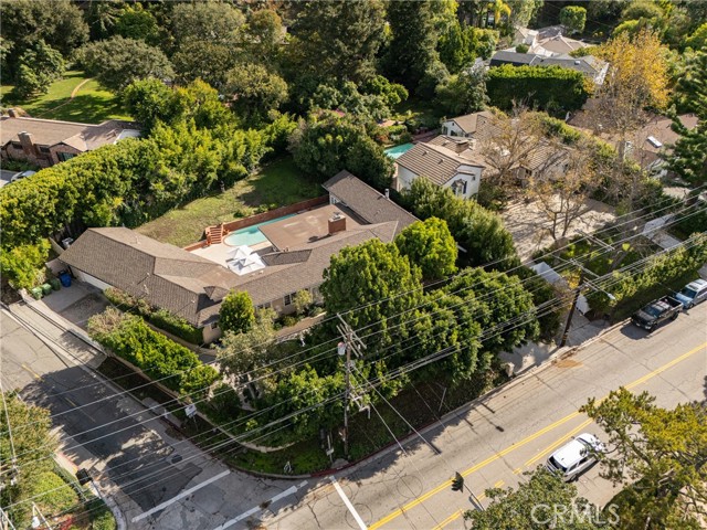 Detail Gallery Image 29 of 38 For 2072 Coldwater Canyon, Beverly Hills,  CA 90210 - 4 Beds | 4/1 Baths