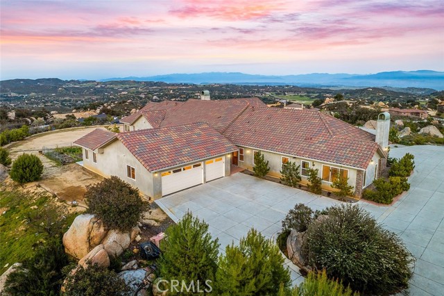 Detail Gallery Image 2 of 55 For 42225 Hacienda Dr, Murrieta,  CA 92562 - 4 Beds | 5/1 Baths