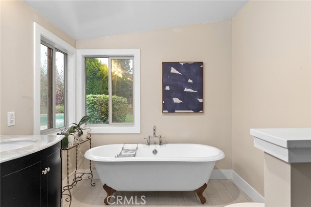 Detail Gallery Image 5 of 64 For 2250 Fern Ave, Chico,  CA 95926 - 4 Beds | 2 Baths