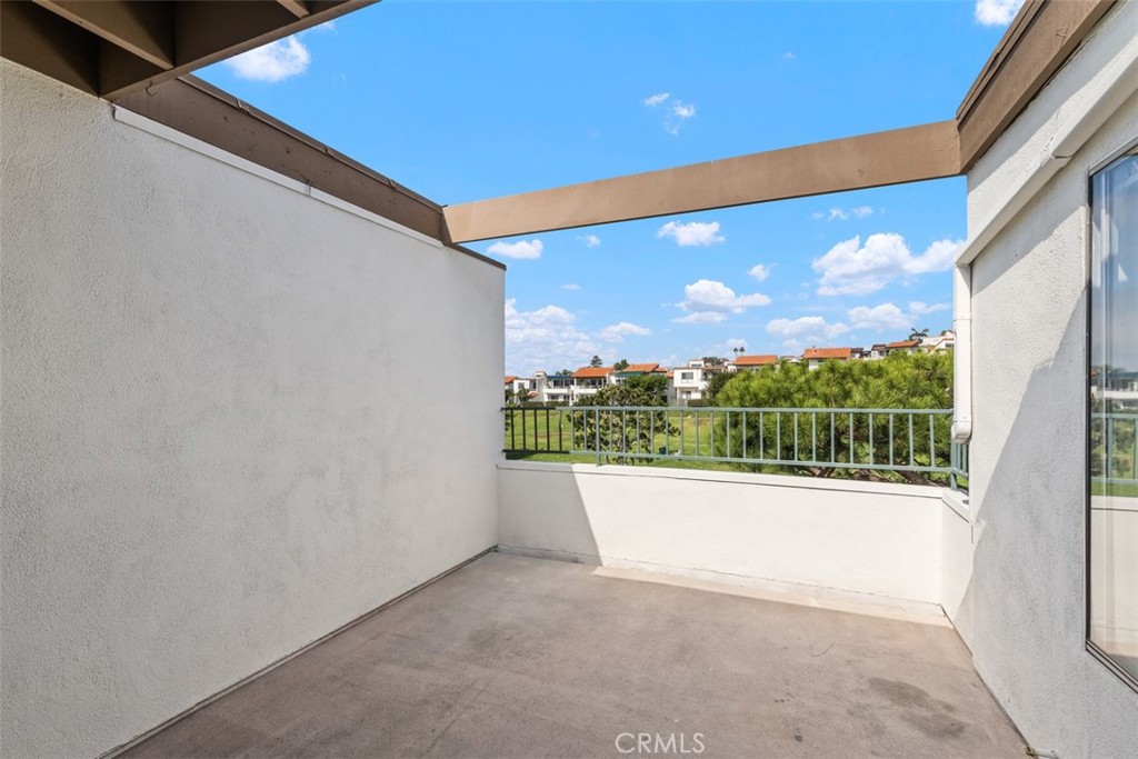 https://media.crmls.org/medias/a64422fd-4864-42bc-82a9-c8aa9a246448.jpg?preset=X-Large