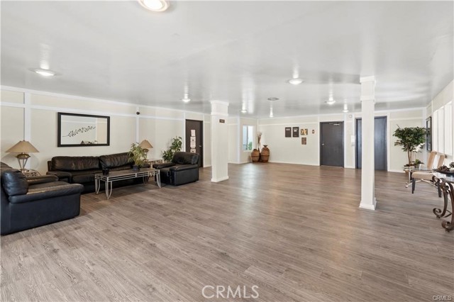 Detail Gallery Image 4 of 14 For 5412 Lindley Ave #108,  Encino,  CA 91316 - 3 Beds | 2 Baths