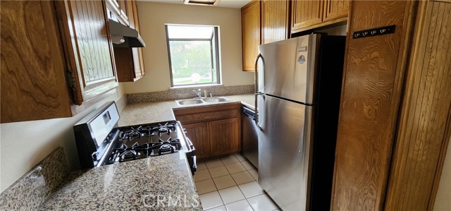 Detail Gallery Image 2 of 9 For 18085 Sundowner Way, Canyon Country,  CA 91387 - 2 Beds | 2 Baths