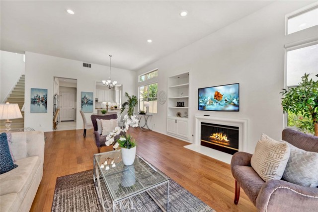 Detail Gallery Image 4 of 24 For 2516 Lewis Dr, Tustin,  CA 92782 - 3 Beds | 2/1 Baths