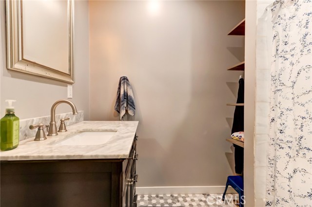 2108 Lemon Avenue, Long Beach CA: https://media.crmls.org/medias/a647e38c-97f7-4377-955a-d57f26e80b0e.jpg