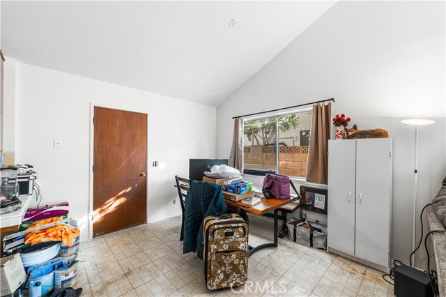 22038 Alamogordo Road, Saugus CA: https://media.crmls.org/medias/a647fd90-66c6-40b5-8b38-e94e876f4a30.jpg