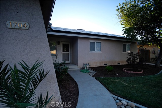 Detail Gallery Image 1 of 27 For 1704 Bliss Ave, Clovis,  CA 93611 - 3 Beds | 2 Baths