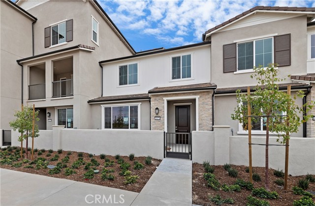 Detail Gallery Image 1 of 23 For 16176 Spicebush Ln, Chino,  CA 91708 - 2 Beds | 2/1 Baths