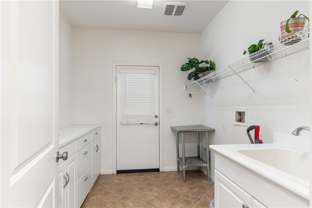 Detail Gallery Image 13 of 49 For 25944 Thistletown Ct, Menifee,  CA 92584 - 4 Beds | 2/1 Baths