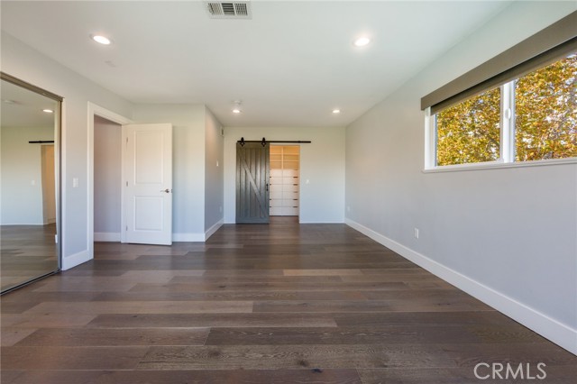 Detail Gallery Image 28 of 33 For 4752 Del Moreno Dr, Woodland Hills,  CA 91364 - 5 Beds | 5/1 Baths