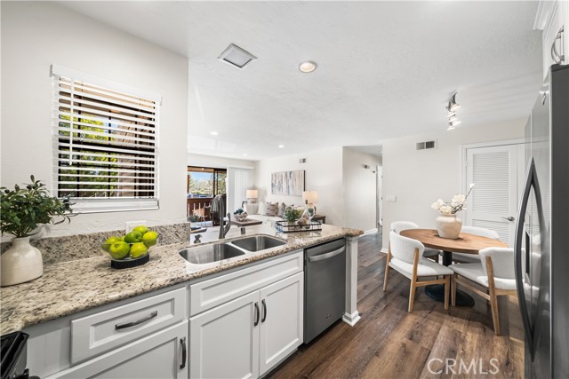 Detail Gallery Image 8 of 22 For 19034 Rockwood, Yorba Linda,  CA 92886 - 2 Beds | 2 Baths