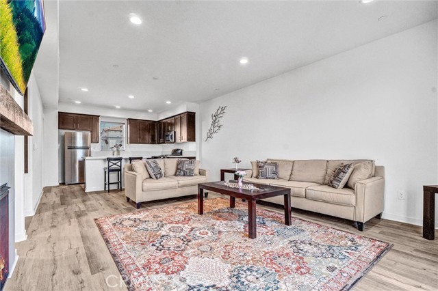 Detail Gallery Image 10 of 33 For 3540 W Savanna St, Anaheim,  CA 92804 - 2 Beds | 2/1 Baths