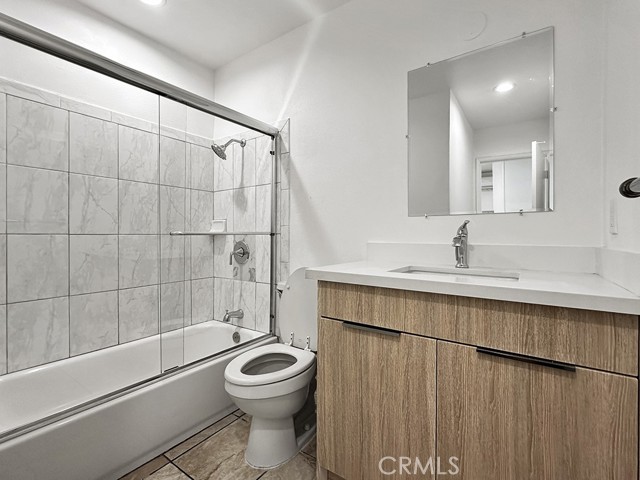 Detail Gallery Image 14 of 16 For 1144 Stanley Ave #D,  Long Beach,  CA 90804 - 3 Beds | 2 Baths