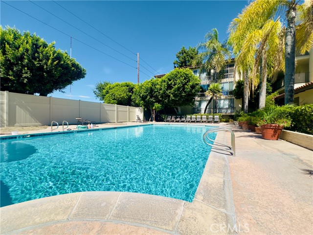 12720 Burbank Boulevard, Valley Village CA: https://media.crmls.org/medias/a64d8225-6772-48f8-ab12-faf8e82907c4.jpg