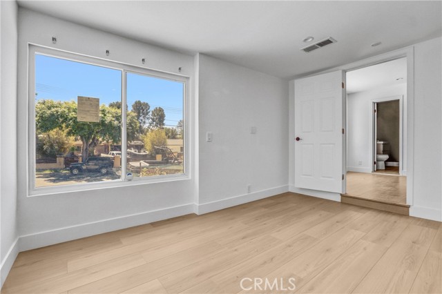 Detail Gallery Image 6 of 31 For 24045 Philiprimm St, Woodland Hills,  CA 91367 - 8 Beds | 5 Baths