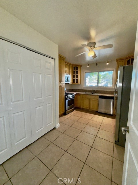 Detail Gallery Image 16 of 28 For 18648 Gledhill, Northridge,  CA 91324 - 4 Beds | 2 Baths