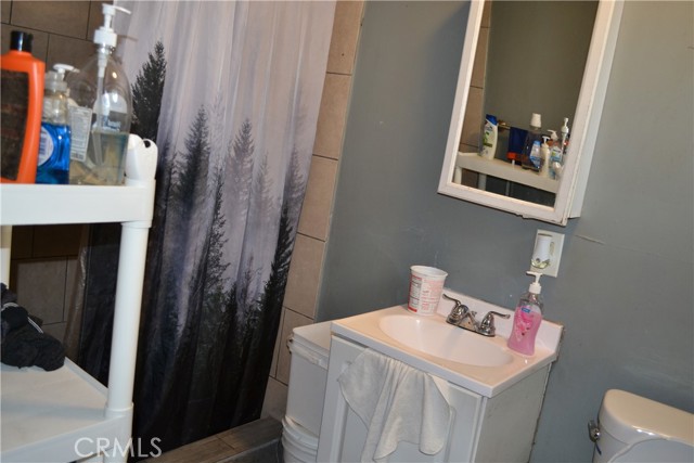 11068 Penrose, Sun Valley CA: https://media.crmls.org/medias/a64e4c31-e9c7-4529-b9ac-95076c96be0a.jpg