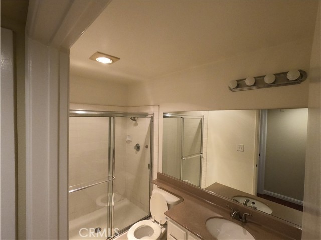 Detail Gallery Image 9 of 25 For 5060 Kester Ave #104,  Sherman Oaks,  CA 91403 - 2 Beds | 2 Baths