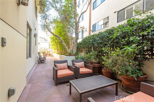 130 N Swall Drive, Beverly Hills CA: https://media.crmls.org/medias/a64e86bc-d97c-4a13-9b64-6521464c684f.jpg