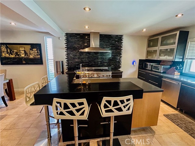 Detail Gallery Image 7 of 40 For 13231 Fiji Way #H,  Marina Del Rey,  CA 90292 - 3 Beds | 2/1 Baths