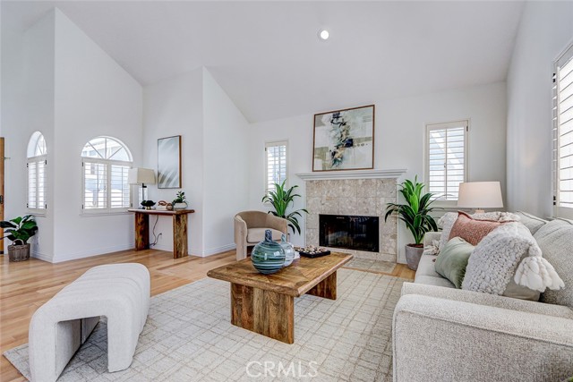 Detail Gallery Image 5 of 43 For 1808 Pullman Ln #B,  Redondo Beach,  CA 90278 - 4 Beds | 2/1 Baths