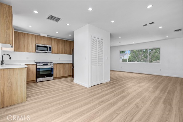 18152 Sunburst Street, Northridge CA: https://media.crmls.org/medias/a6500e8a-85a4-4717-8f89-4a1cbbff9c4d.jpg