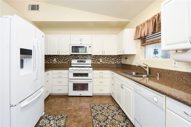Detail Gallery Image 14 of 38 For 1220 Auburn St, Hemet,  CA 92545 - 3 Beds | 2 Baths