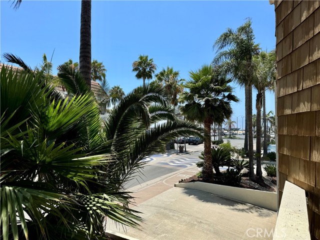 Detail Gallery Image 1 of 1 For 600 E Oceanfront 1a,  Newport Beach,  CA 92661 - 3 Beds | 2 Baths