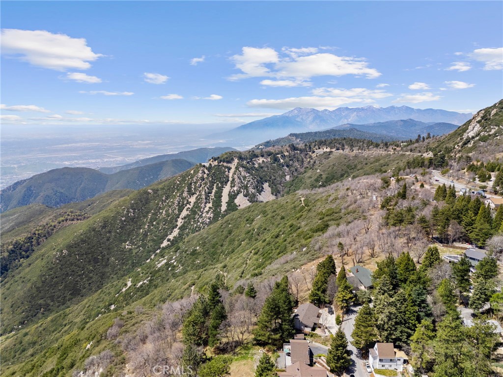https://media.crmls.org/medias/a650f82d-0d31-48b0-9d75-72afc48b1a3a.jpg?preset=X-Large