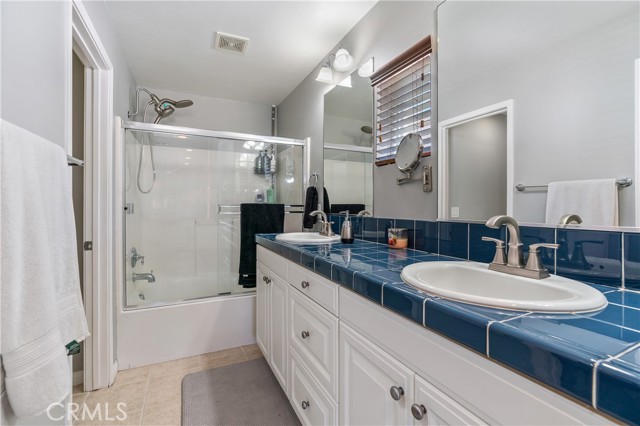 Detail Gallery Image 21 of 30 For 19406 Laroda Ln, Saugus,  CA 91350 - 2 Beds | 2 Baths
