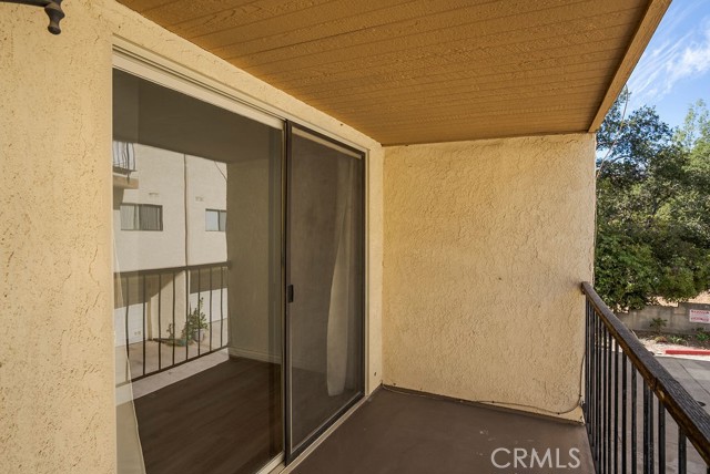 Detail Gallery Image 20 of 44 For 1881 Alpha Rd #3,  Glendale,  CA 91208 - 3 Beds | 2/1 Baths