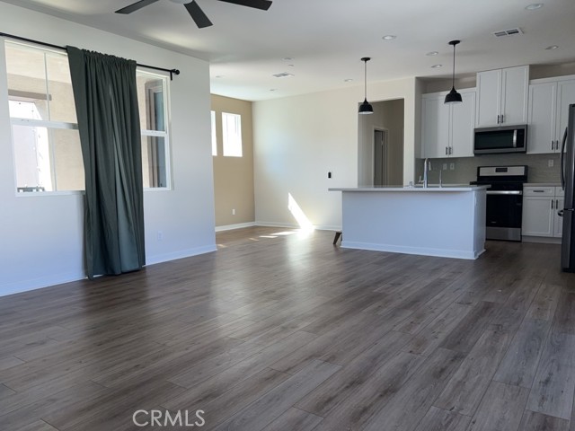 15992 Jaime Lane, Fontana CA: https://media.crmls.org/medias/a6535b2b-2700-4f1d-bed2-975c43a98256.jpg