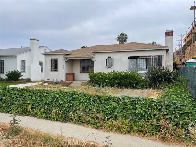 3007 S Canfield Avenue, Los Angeles CA: https://media.crmls.org/medias/a6535e71-9986-4b1e-b561-59d21237d043.jpg