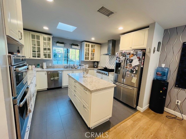 Detail Gallery Image 4 of 24 For 18719 Martha, Tarzana,  CA 91356 - 3 Beds | 2 Baths