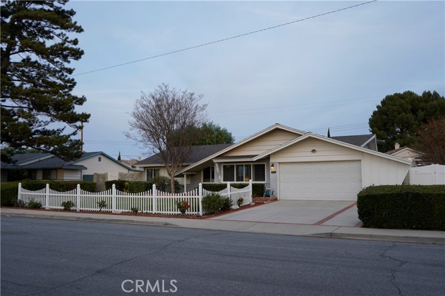 Detail Gallery Image 2 of 22 For 1274 Valjean Ave, Simi Valley,  CA 93065 - 4 Beds | 2 Baths